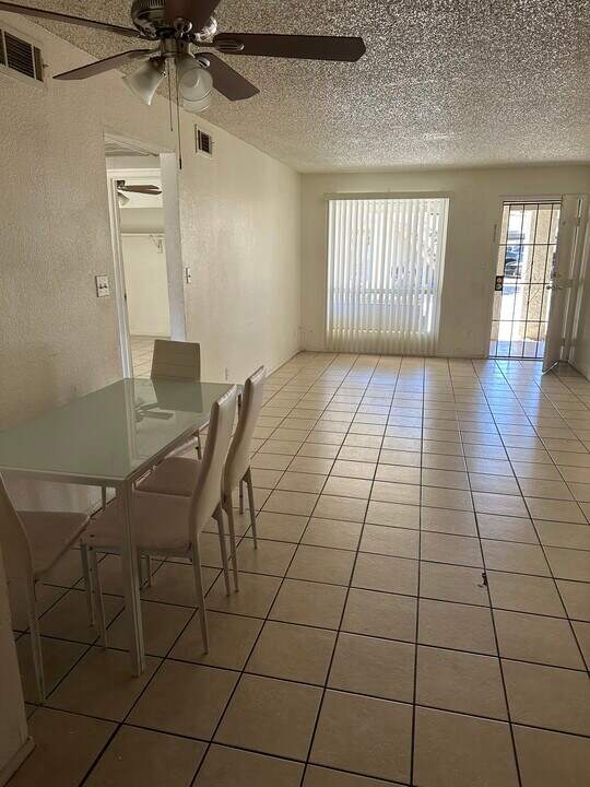 465 W Ivyglen St, Unit 22 in Mesa, AZ - Foto de edificio