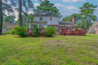 21 Bayview Dr in Poquoson, VA - Foto de edificio - Building Photo