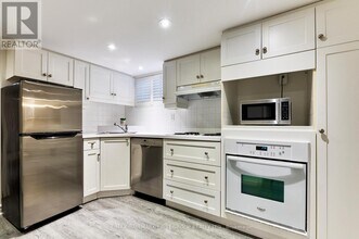 207 Bayview Heights Dr in Toronto, ON - Building Photo - Building Photo