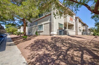7300 W Pirates Cove Rd in Las Vegas, NV - Building Photo - Building Photo