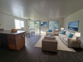 324 Maylea Pl in Canyonville, OR - Building Photo