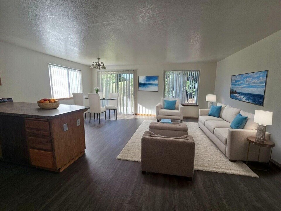 324 Maylea Pl in Canyonville, OR - Building Photo