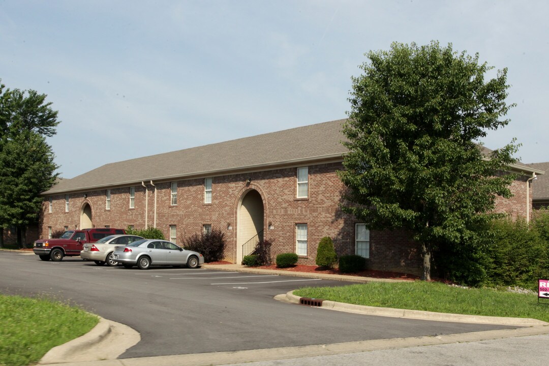 Castleton Apartments in Jeffersonville, IN - Foto de edificio