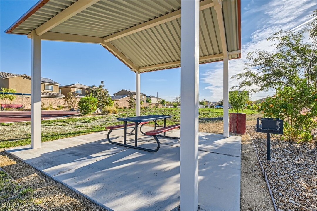 1589 Desert Path Ave in North Las Vegas, NV - Foto de edificio