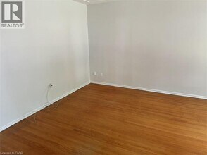 23 Elkington Dr in Kitchener, ON - Building Photo - Building Photo