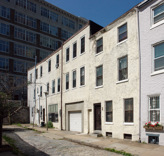 The Village Apartments in Philadelphia, PA - Foto de edificio - Building Photo