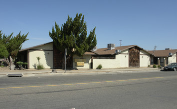 Trinity Court Apartments in Chowchilla, CA - Building Photo - Building Photo