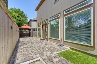 927 W Lacey Garden Loop in Houston, TX - Building Photo - Building Photo