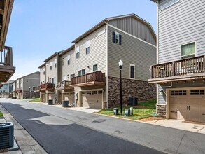 2049 Birchside Dr in Charlotte, NC - Building Photo - Building Photo