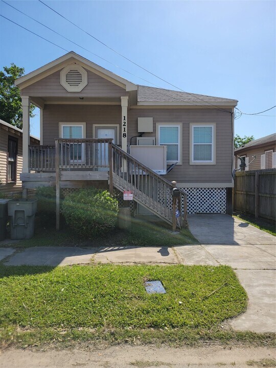 1218 42nd St in Galveston, TX - Building Photo