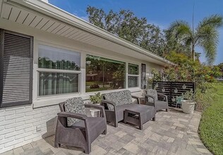 1368 Whispering Pines Dr in Clearwater, FL - Building Photo - Building Photo