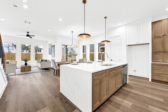 2034 Thonig Rd in Houston, TX - Building Photo - Building Photo