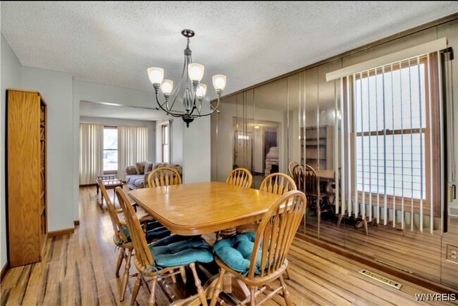 228 Pine St in Buffalo, NY - Foto de edificio - Building Photo