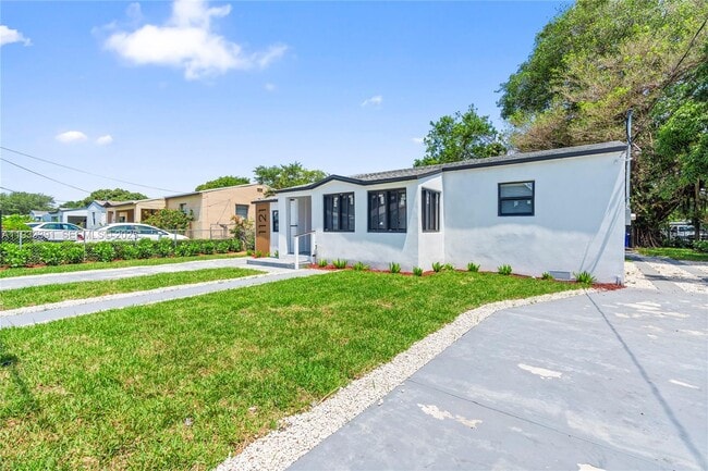 1121 NW 57th St in Miami, FL - Building Photo - Building Photo