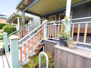 4033 SE Hawthorne Blvd in Portland, OR - Building Photo - Building Photo