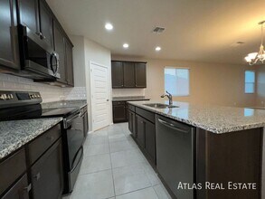 18660 W Robin Ln in Surprise, AZ - Building Photo - Building Photo