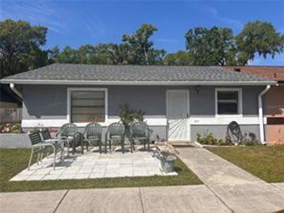 2142 W Martin St in Kissimmee, FL - Foto de edificio