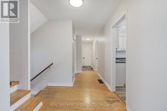 246 East St in East Gwillimbury, ON - Building Photo - Building Photo