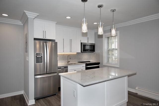 20 Spinning Wheel Rd in Massapequa, NY - Building Photo - Building Photo