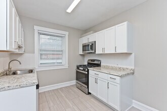 1019 Dempster St in Evanston, IL - Building Photo - Building Photo