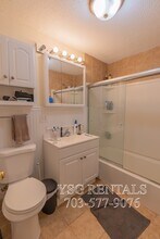 260 Columbia St, Unit #2 in Cambridge, MA - Foto de edificio - Building Photo