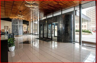 125 SW Jefferson Ave in Peoria, IL - Foto de edificio - Building Photo