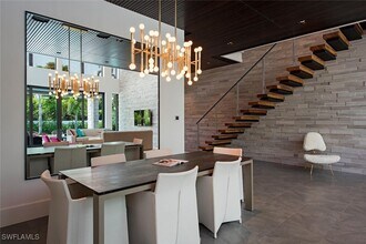 688 3rd St N in Naples, FL - Building Photo - Building Photo