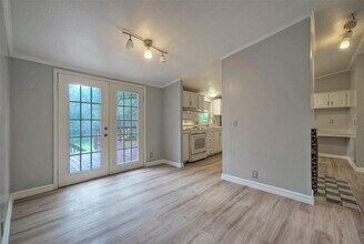 125 Queen Anne Cir in Canyon Lake, TX - Building Photo - Building Photo