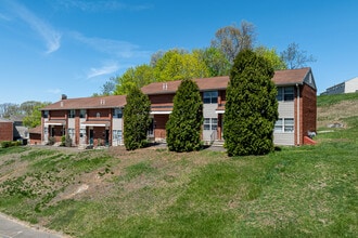 Scott Gardens Apartments in Waterbury, CT - Foto de edificio - Building Photo