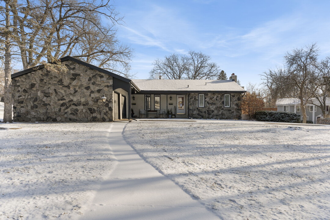 1338 Edgewood Ave N in Minneapolis, MN - Building Photo