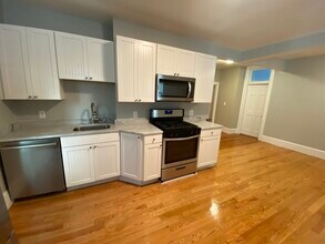 73 Hall Ave, Unit 1 in Somerville, MA - Foto de edificio - Building Photo