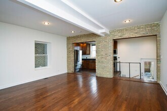 2702 N Artesian Ave in Chicago, IL - Building Photo - Building Photo