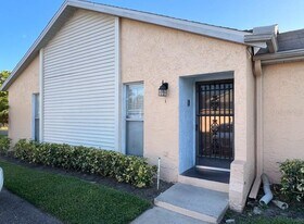 1 W Country Cove Way in Kissimmee, FL - Building Photo