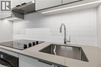 3071 Trafalgar Rd in Oakville, ON - Building Photo - Building Photo