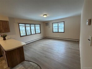 511A 6th St in East Northport, NY - Building Photo - Building Photo