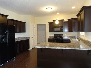 5566 Oak Chase Dr in Antioch, TN - Building Photo - Building Photo