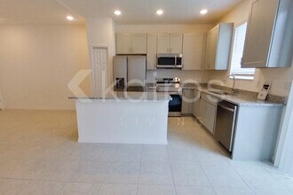 34161 Rogallo Ln in Wesley Chapel, FL - Building Photo - Building Photo