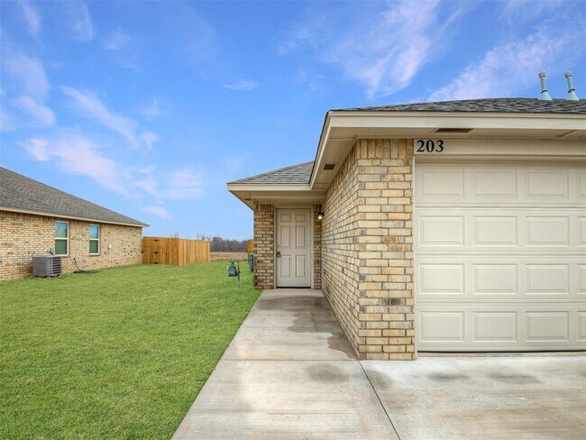 206 Gray St in Yukon, OK - Building Photo - Building Photo