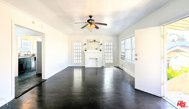 1857 7th St in Santa Monica, CA - Foto de edificio - Building Photo