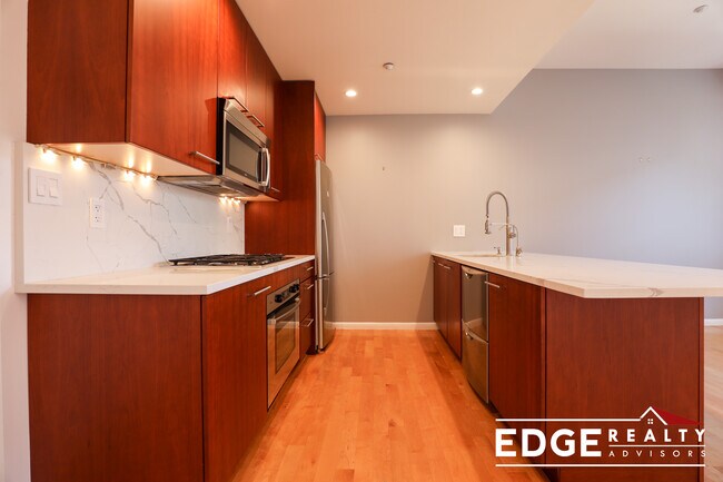 211 E Berkeley St in Boston, MA - Building Photo - Building Photo