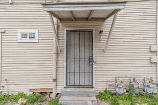 2407 S New Braunfels Ave in San Antonio, TX - Building Photo