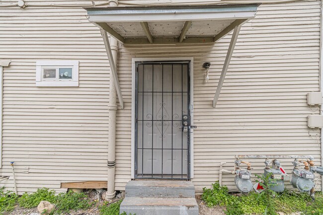property at 2407 S New Braunfels Ave