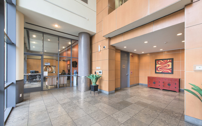 The Colonnade Apartments in San Jose, CA - Foto de edificio - Building Photo