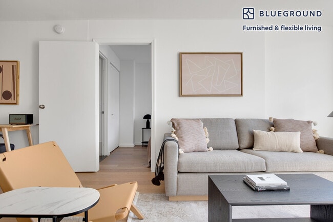 1 Union Square South in New York, NY - Building Photo - Building Photo