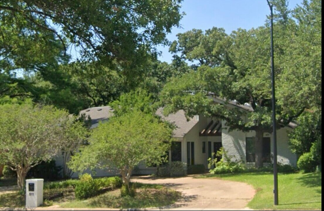 511 Northmeadow Dr in Arlington, TX - Building Photo