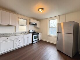 181 Myrtle Ave, Unit 2 in Jersey City, NJ - Building Photo