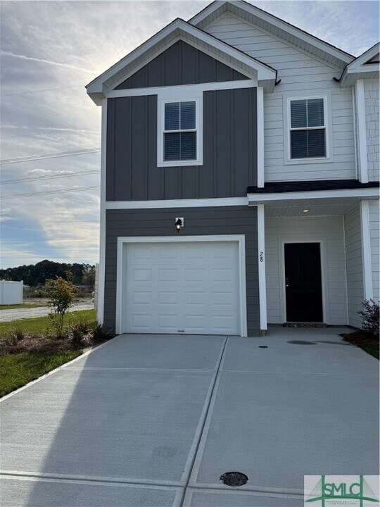 1102 Belle Island Rd in Richmond Hill, GA - Building Photo