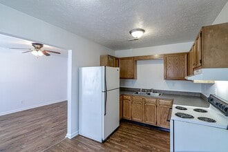 8506 Standing Oak Dr in Louisville, KY - Building Photo - Building Photo