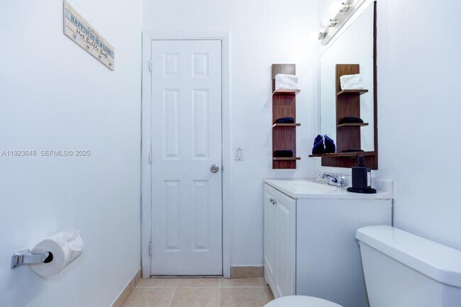 820 SW 2nd St, Unit 2 in Miami, FL - Foto de edificio - Building Photo