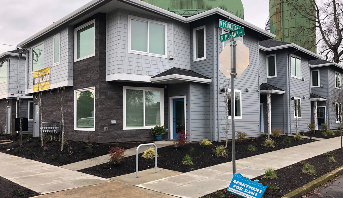 Peregrine Place in Portland, OR - Foto de edificio